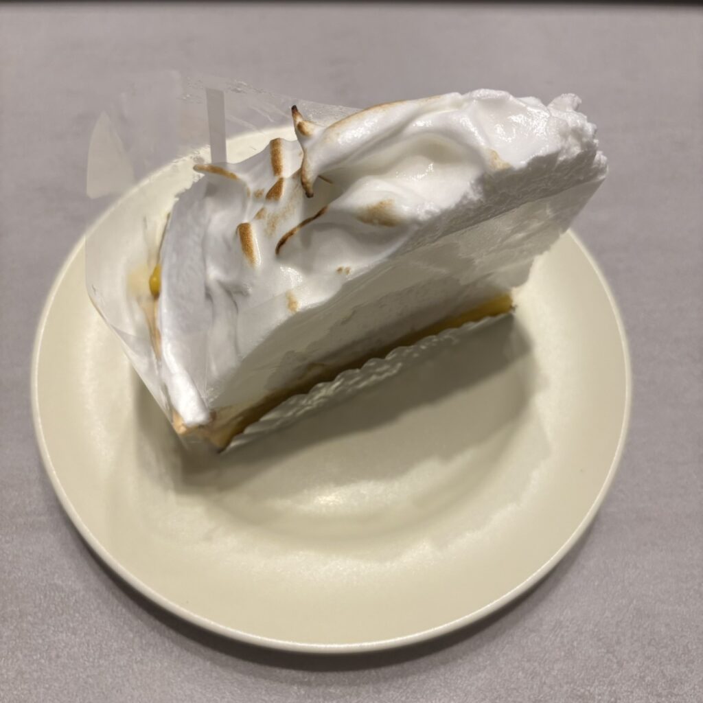 カフェ呂久呂　レモンメレンゲパイ