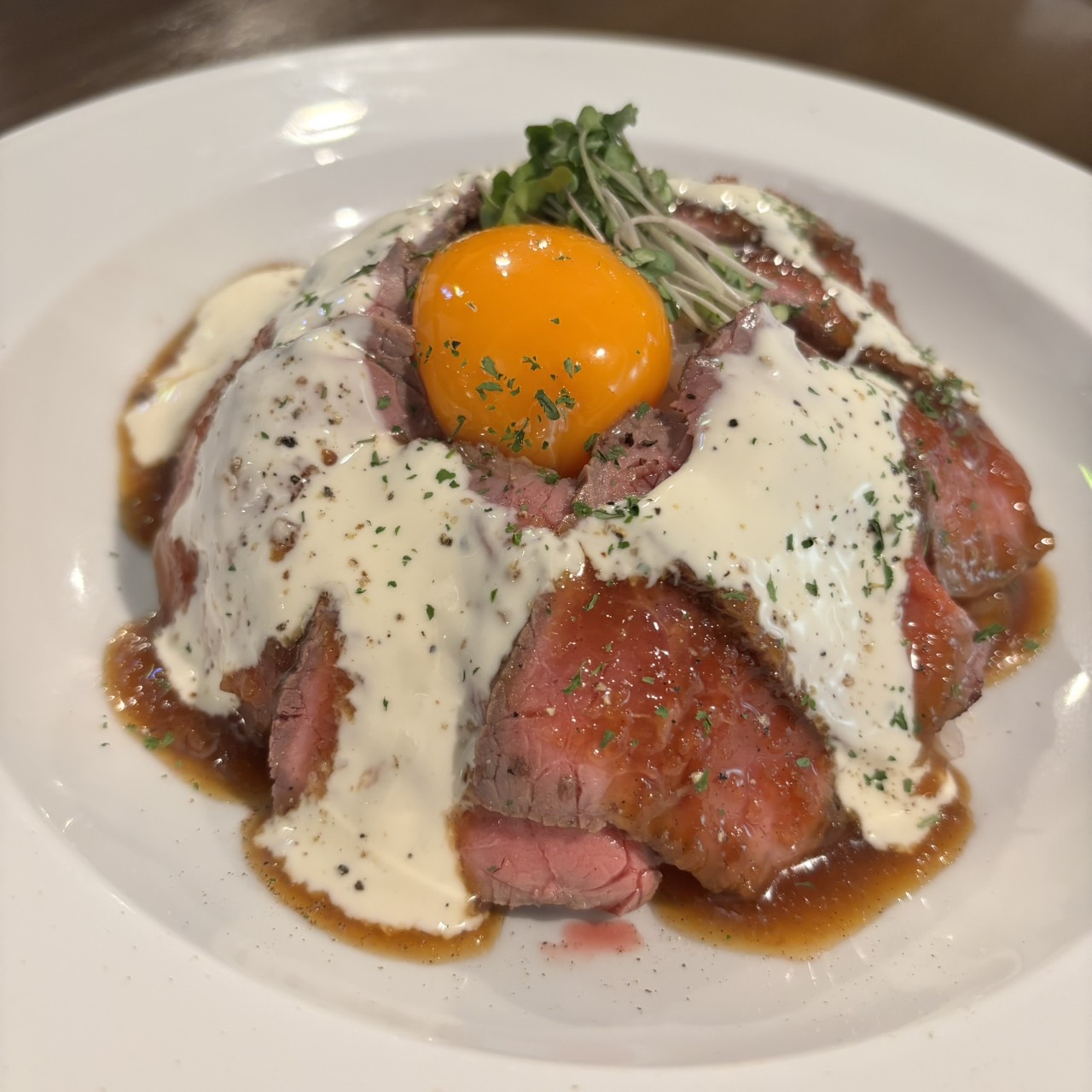 i33 アイサンサン　千葉中央　ローストビーフ丼